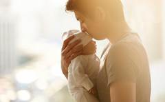 ついに「夫の産休」が義務化!?育児の権利を行使できるか