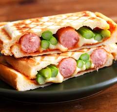 ソーセージとアスパラのカレーホットサンドレシピ