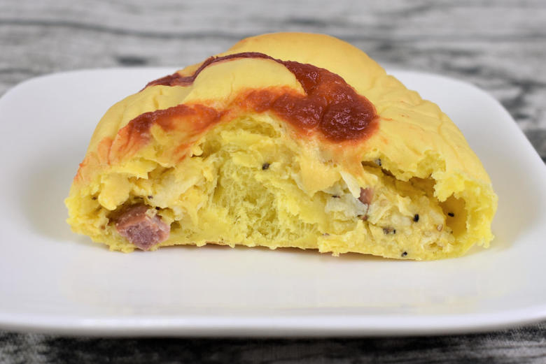 ファミマの大人気パンオムレツみたいなパンの実物画像