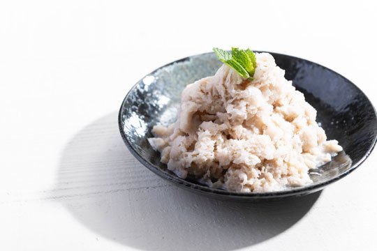 ▲あずきを削ったかき氷は、ほんのり甘みがある程度なのでかなりヘルシーな印象。