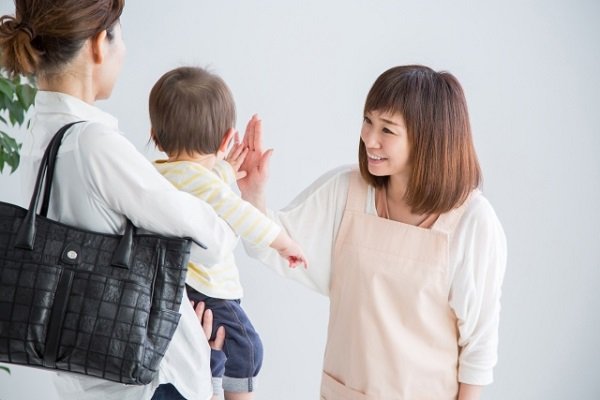 子供の人見知りはなぜ起きるのか 対処方法と親が気を付けたいこと Chanto Web