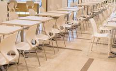 子連れフードコート「席取り」ができない…トラブル避けたいも母親のモヤモヤ