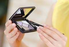 驚くほど誰にでも似合う！超簡単“春メイク”「普段冒険できない人こそやってみて」