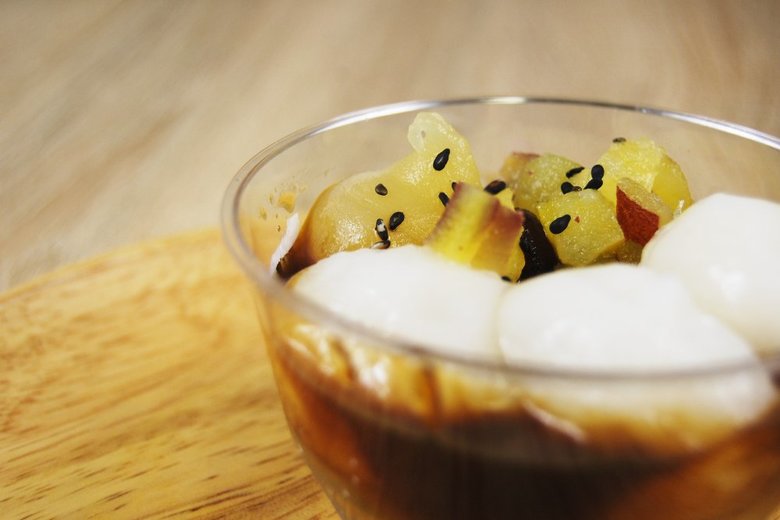 ローソンの人気スイーツ「白玉とさつまいものあんみつ」の実物画像