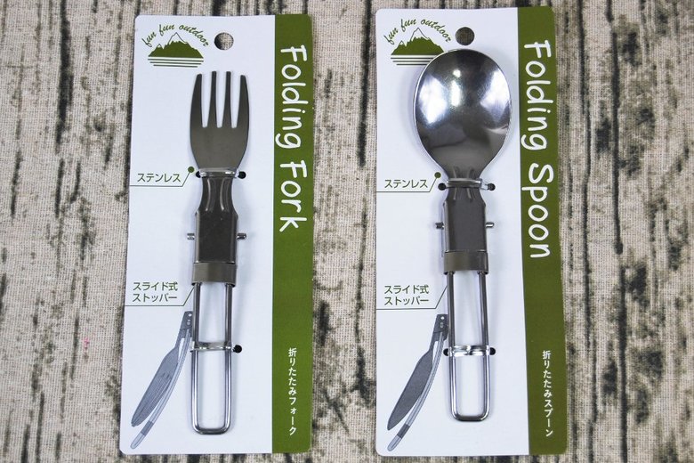 セリアのおすすめキッチン用品「折りたたみフォーク＆スプーン」の商品画像