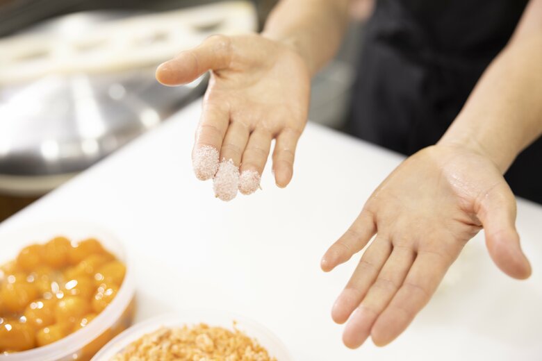 10／すぐ食べるときは関節1本分の塩を手につける