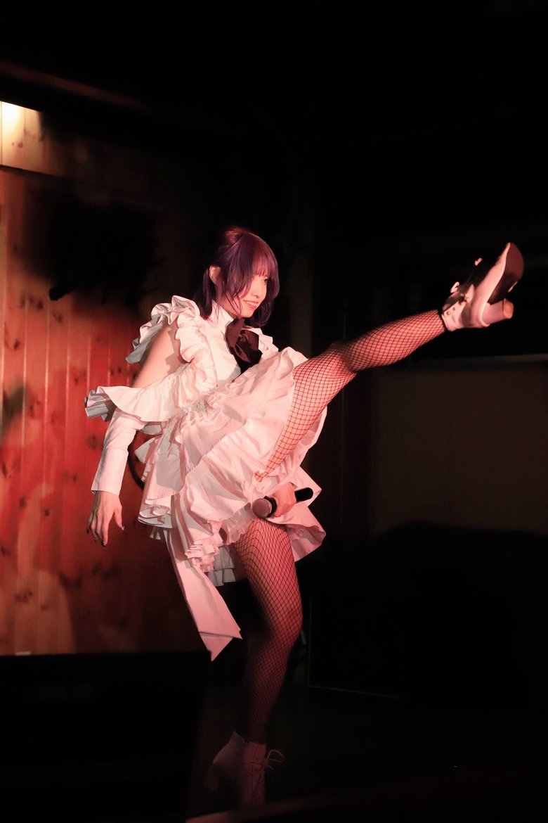 ミニスカでハイキックをかますまりえ（42）さん。実はこの日は体調が悪かったそう