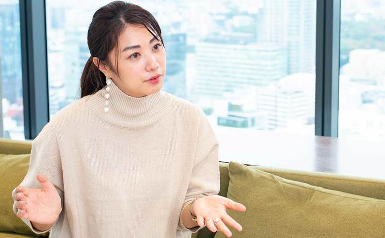 佐田楠都子さん／広報部所属。2014年入社。営業職を経験したのち、2017年に社内公募制度を利用して広報部へ。