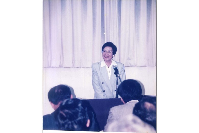 スピーチをするおばあちゃん