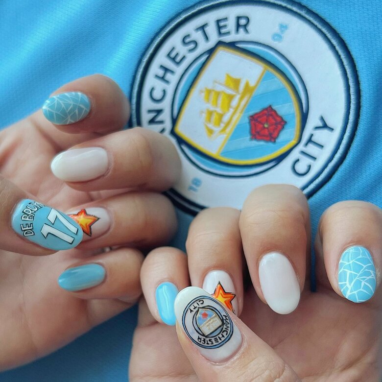 マニキュアまでサッカー三昧！この繊細なイラストはうますぎる！