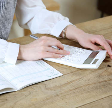 夫の年収が100万円ダウン「家計のピンチ」に抗う家族の戦い