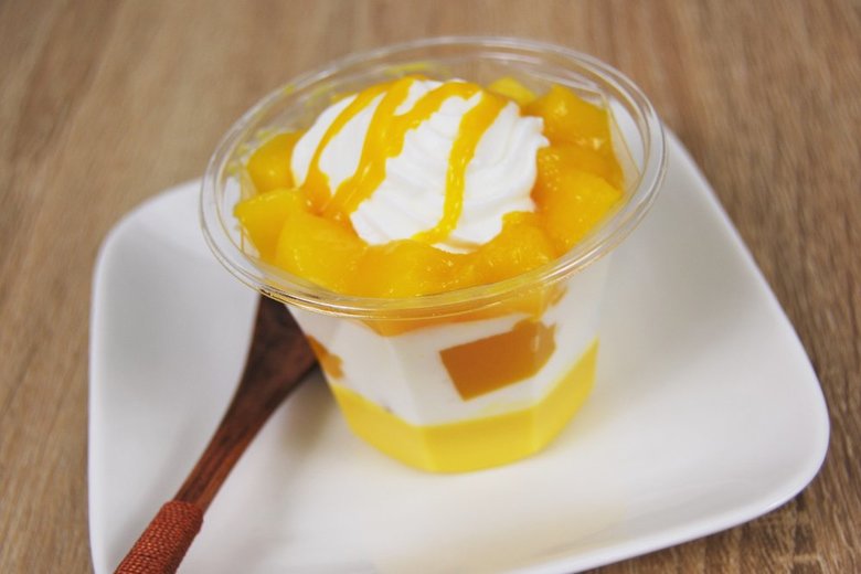 セブンイレブンの人気スイーツ「爽やかマンゴーパフェ」のアップ画像