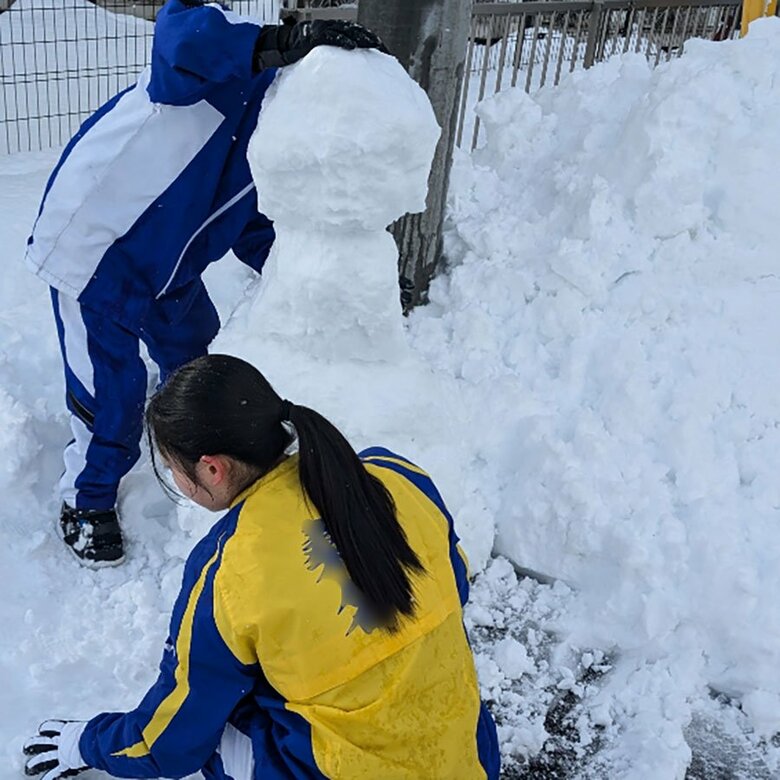 中学3年生、姉と雪遊びをした様子をInstagramに投稿したところバズったそう