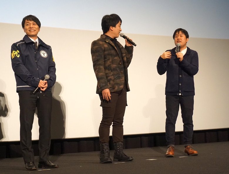 3作目編集中と語る塩谷監督の話に耳を傾ける野島さん、関さん
