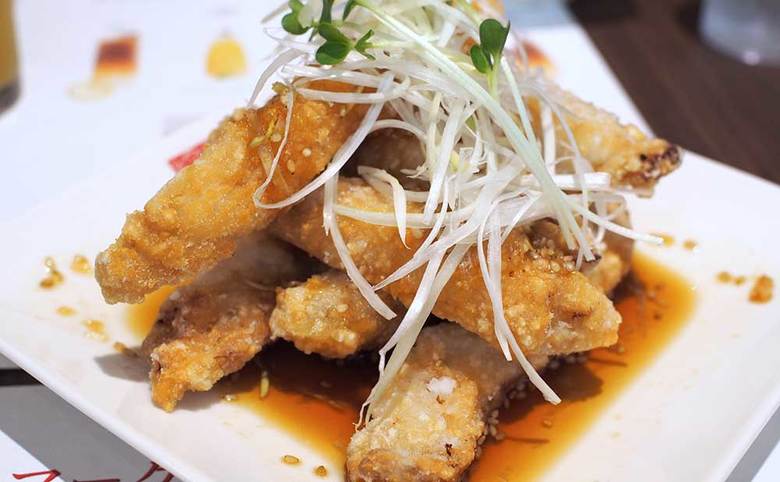 ▲スイートチリソースを付けて食べると、甘辛さが加わってクセになる