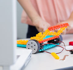 ガンダムを組み立てプログラミング学習!?約10万円も「これは夢がある！」