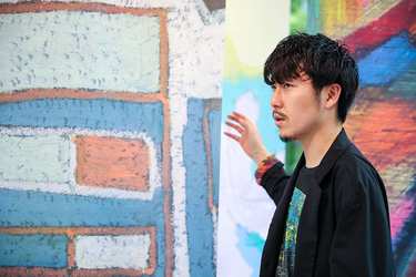 障害のあるアーティストの作品で社会の価値観を変える「ヘラルボニー」松田崇弥が描く未来