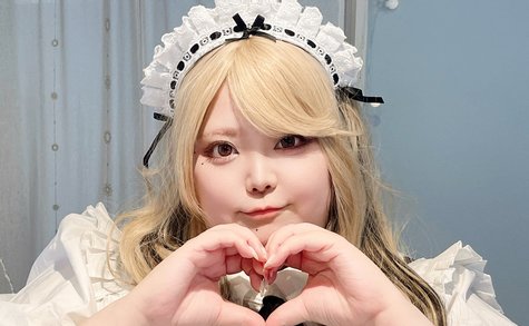 「ファミレスで机と椅子に挟まり抜けなくなった」体重150キロの女性モデル「そんな体さらして…」の批判も「今の自分は相当好き」