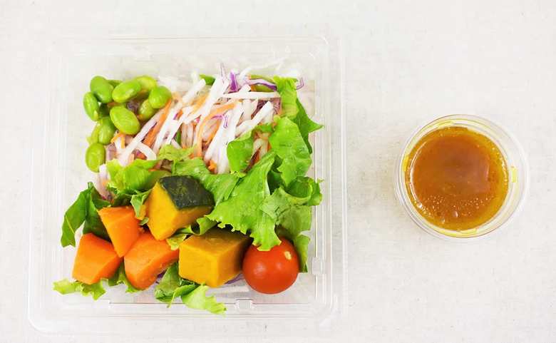 ローソンのおすすめサラダ「1食分の緑黄色野菜のサラダ」の実食画像