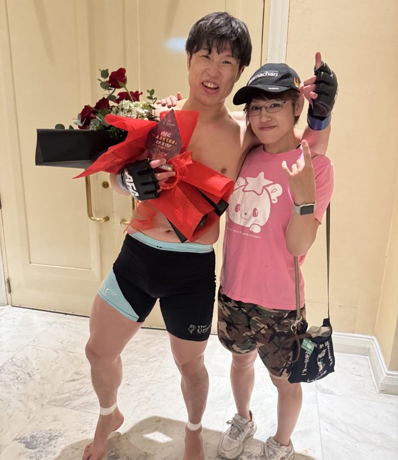 夫の試合後に。ふたりともリラックスした表情