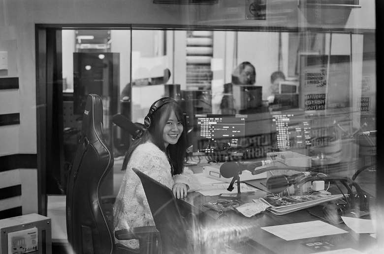 冠番組ももち、ラジオパーソナリティーとして長く活躍する山崎さん（Instagramより）