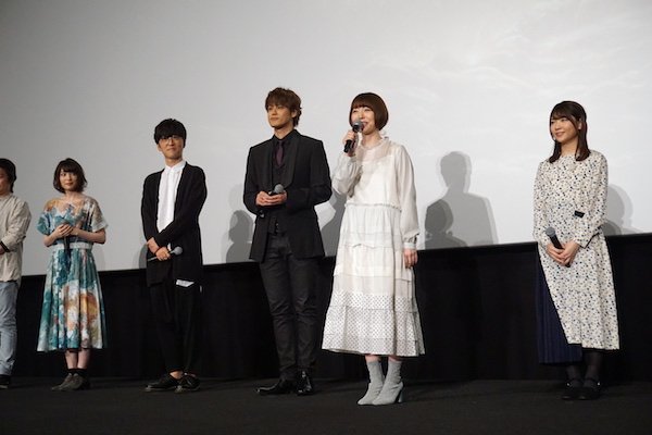 ゴジラへのそれぞれの「想い」を語るキャスト陣。花澤さんは白いドレスで可憐に登場