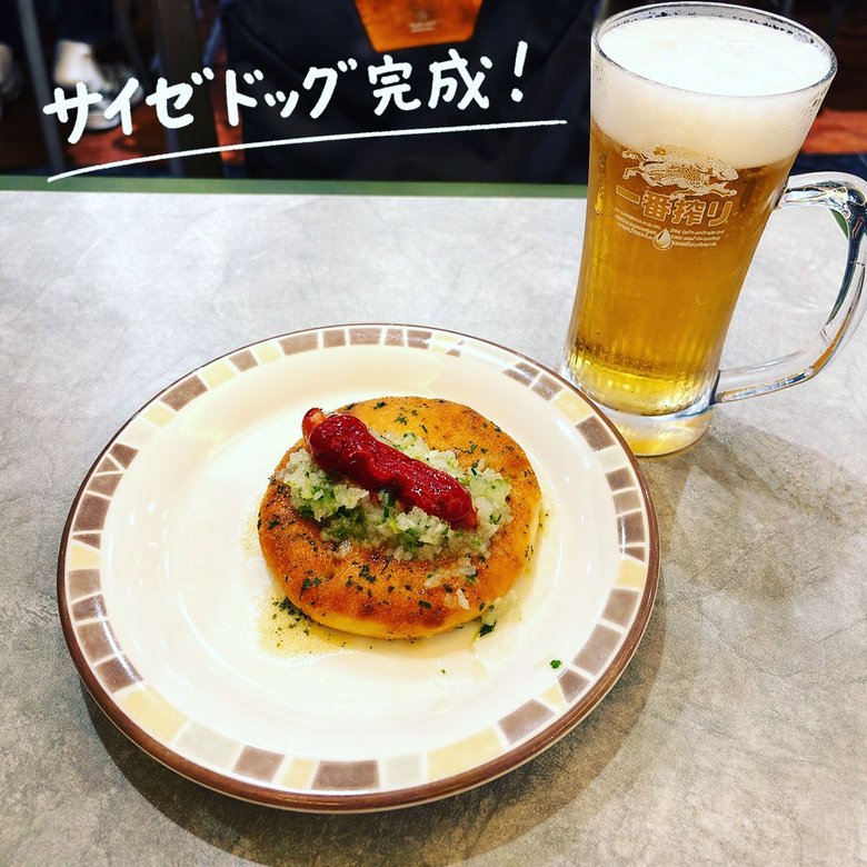 ピリッと辛いチョリソーとサッパリした野菜ソースの相性が抜群でビールが止まらなくなる