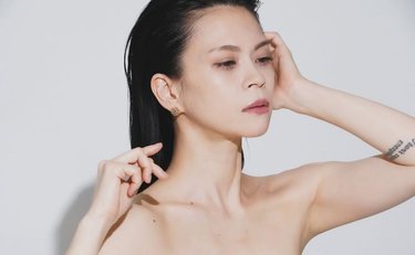 「白か黒だけじゃなくていい」デビュー後の重圧で自分を守る「鎧」を着ていた小柳ゆきが40代の今、達した心境