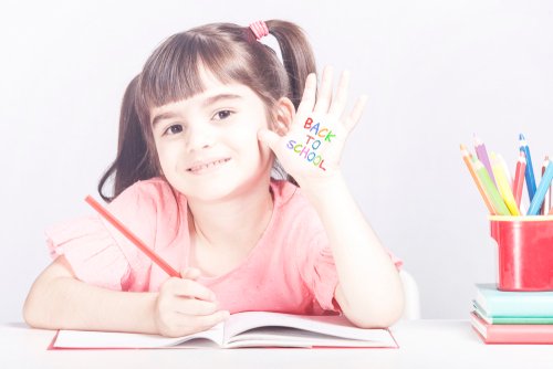 ライター：のざわやすえ
出版社での編集を経てフリーに。ライター・エディター活動の一方で、主婦雑誌で培った知識をもとに「暮らし方アドバイザー」として、整理収納や家事タスクのアドバイスでも活動中。また、趣味のソーイングではオーダー業も。働きながら育てた一男一女は、この春から高2、高1に。