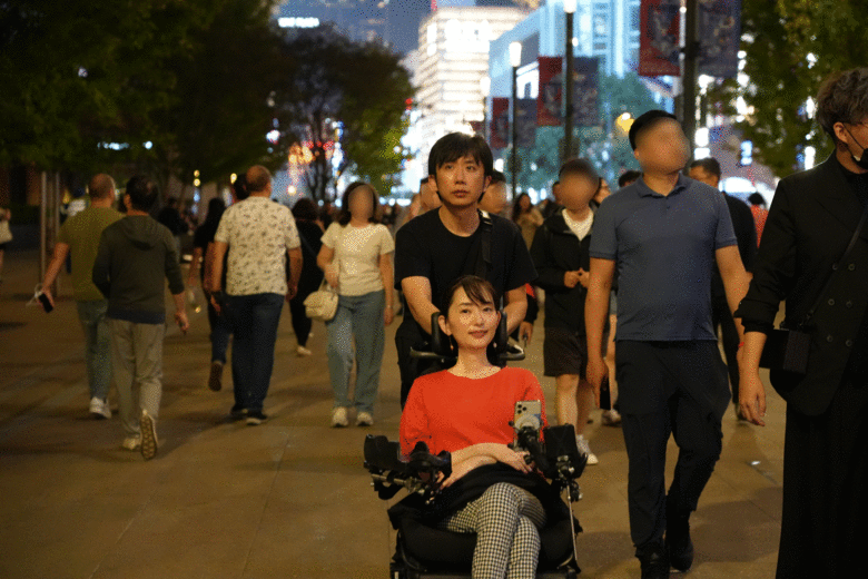 上海でも街歩きを実施し、バリアフリーの調査をおこなう