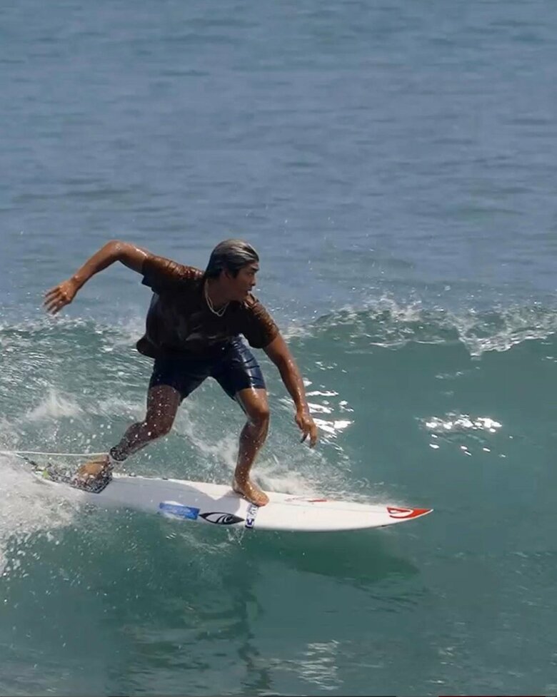 子どものころは大きな波が苦手で何度もチャレンジして克服したとか