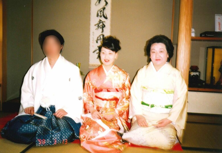 かおりさんの結納の様子。右が細木数子さん