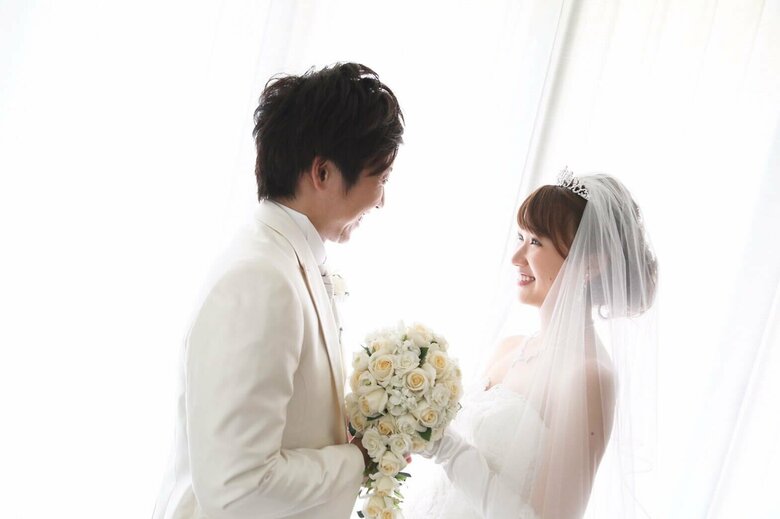 もともと小学校の同級生だった二人ですが、SNSをきっかけに再会し2017年に結婚しました