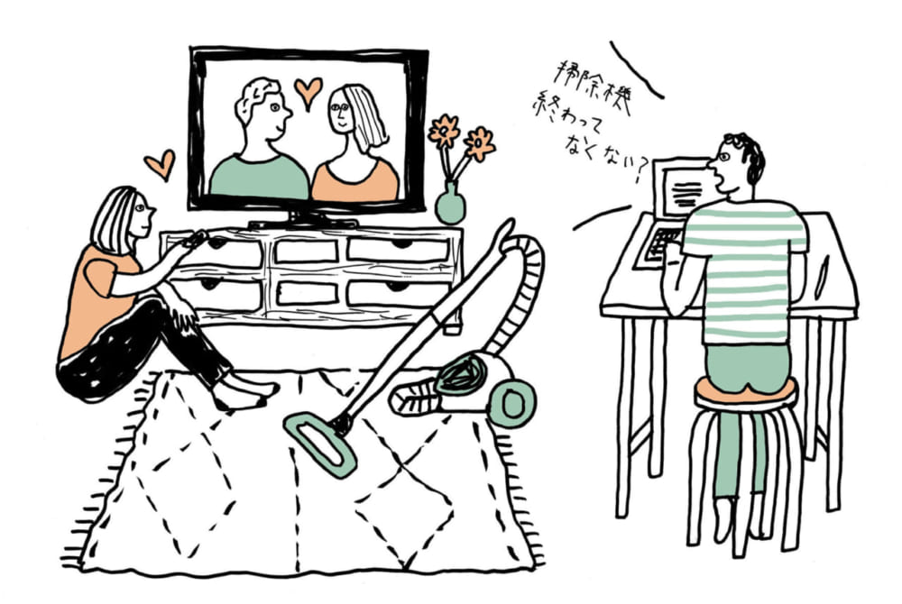 在宅勤務の夫と家事をする妻