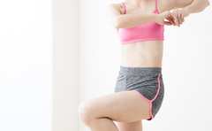 自宅で楽しく運動不足を解消！フォームが大事な「筋肉わんぱく体操」を親子で