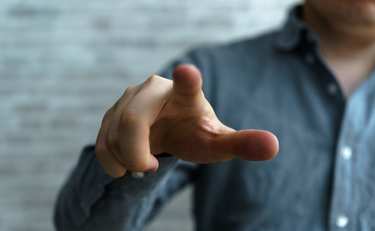 カズレーザーが「職場の高圧的な人には口ごたえするな」と断言する理由