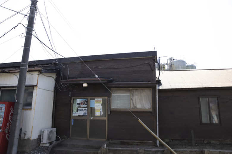 仲ノ町駅にある銚鉄本社。なかなか年季が入っている