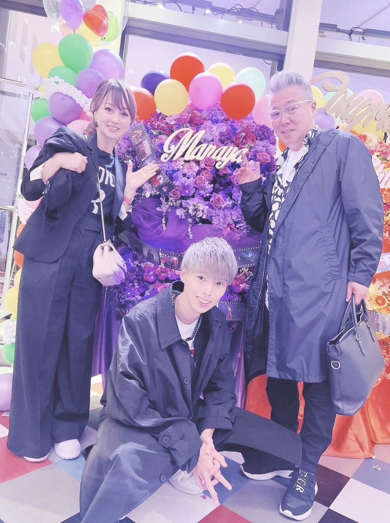 芸能活動をしている長男の愛弥さんのライブを見に行った時の様子