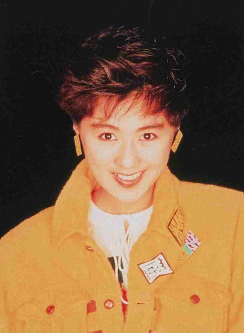 アイドル時代にはボーイッシュな衣装も