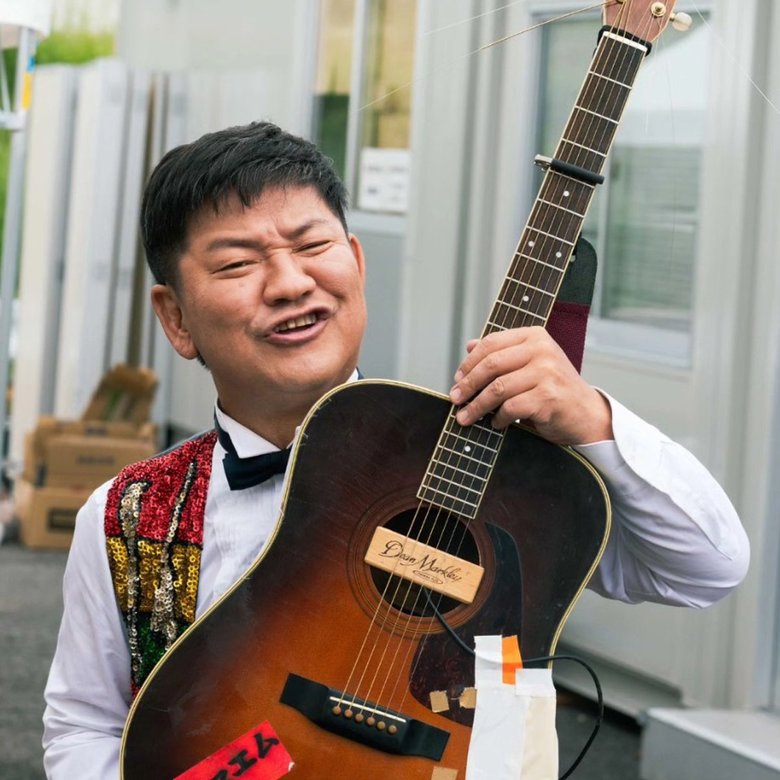ギター演奏には意外な腕前を持つというチャンス大城さん