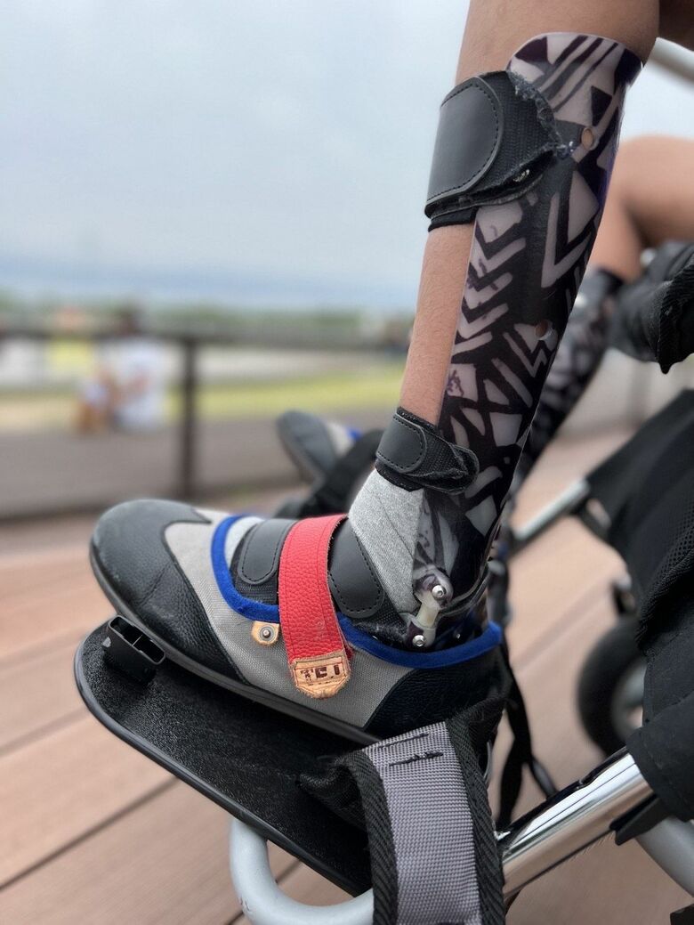 次男の補装具とオーバーシューズは一般の人から「そのブーツどこで売ってるんですか？」と声をかけられた