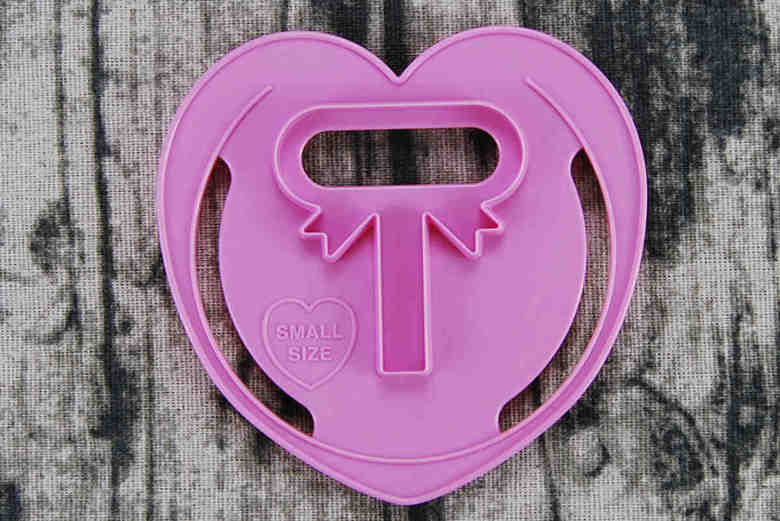 セリアのおすすめキッチン用品「リボンハムカッター」の商品画像012