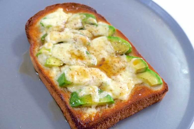 ▲カロリーが高いのはわかっているが「健康にいいものばかりだし！」と自分に言い訳しながら食べてしまう。甘じょっぱさが最高なひと皿だ