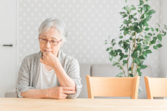 介護に悩む女性