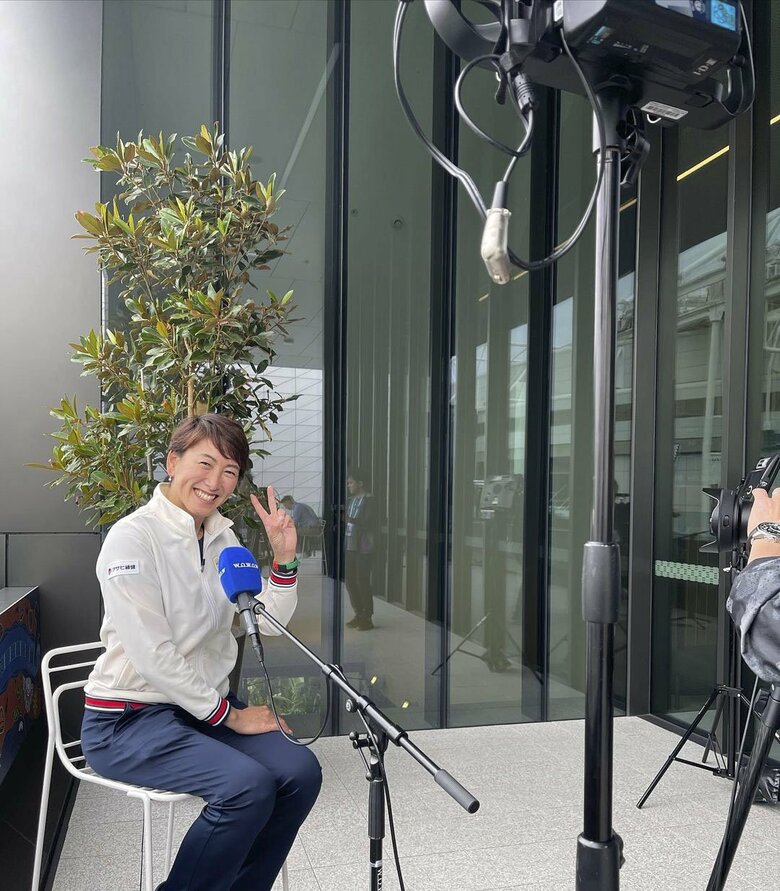 日本女子テニスの代表監督としてインタビューを受ける前のオフショット