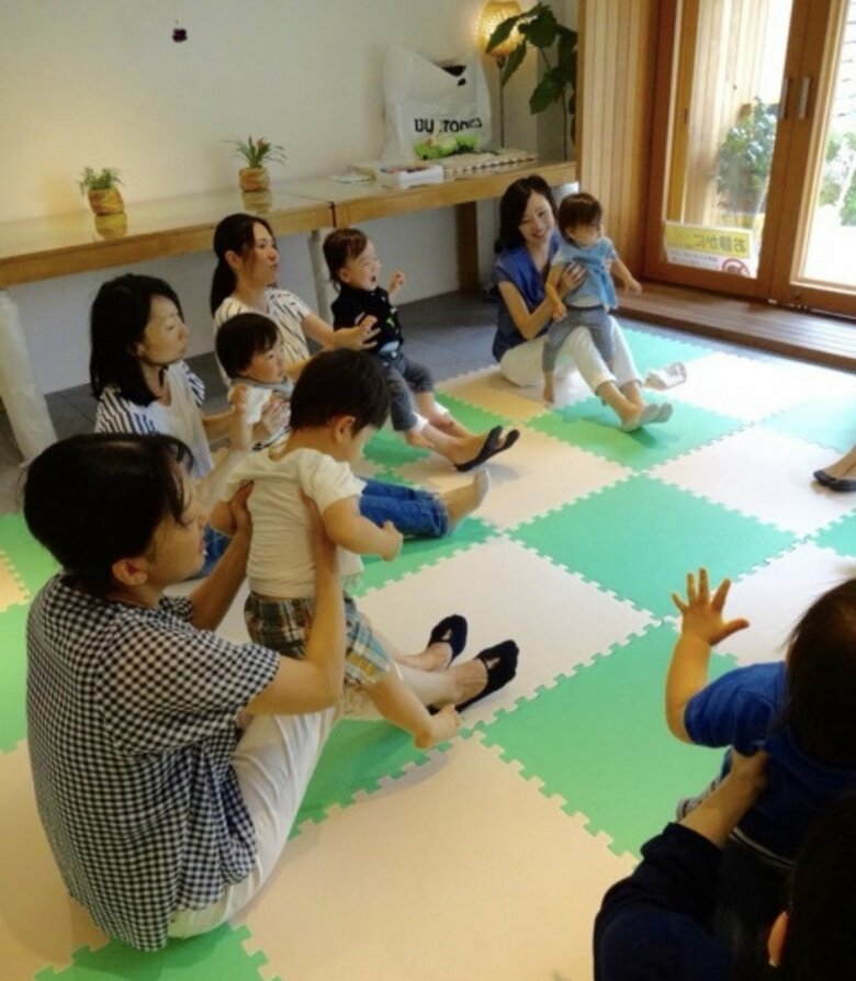 親子参加型の保育サロン　１歳児クラスの活動の様子