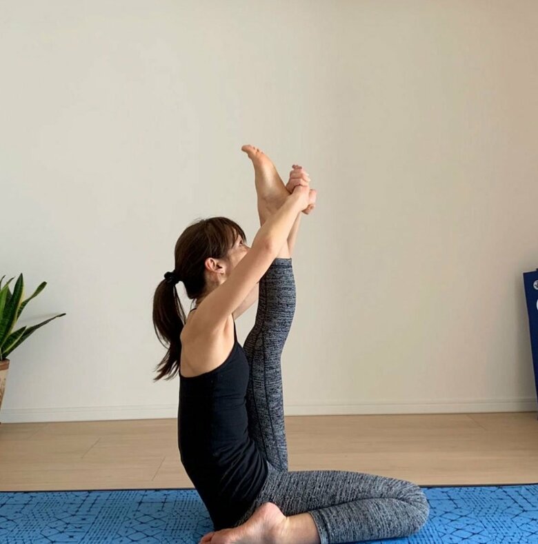 ヨガをしているMiekoさん