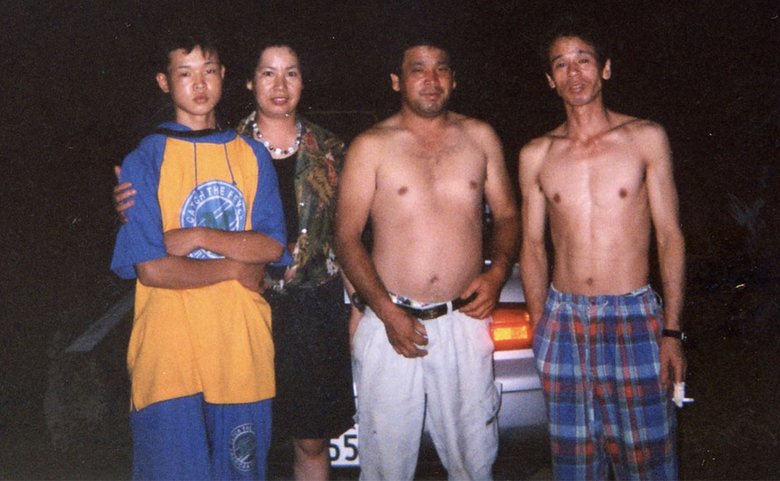 左から中学時代の清人さん、おばさん、のり兄ちゃん、父親のカーボ