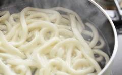 金子貴俊さんのうどんを使った超スピードレシピ