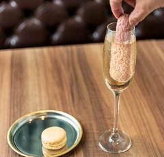 成城石井プロデュースのワインバーでは青木定治とのコラボスイーツも！